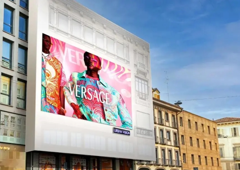 成都LED顯示屏：點(diǎn)亮未來(lái)城市的智慧之光